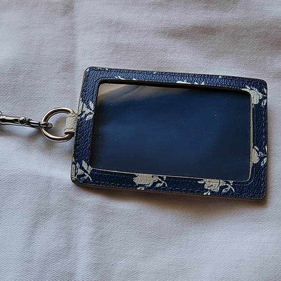 Coach BADLANDS FLORAL LANYARD ID IN PEBBLE EMBOSSED CANVAS (COACH F63693) - Picture 3 of 5